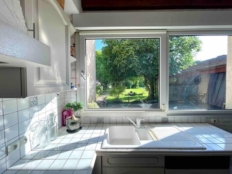 La Casa Del Papa - Maison Spacieuse Avec Jardin Dole Eksteriør bilde